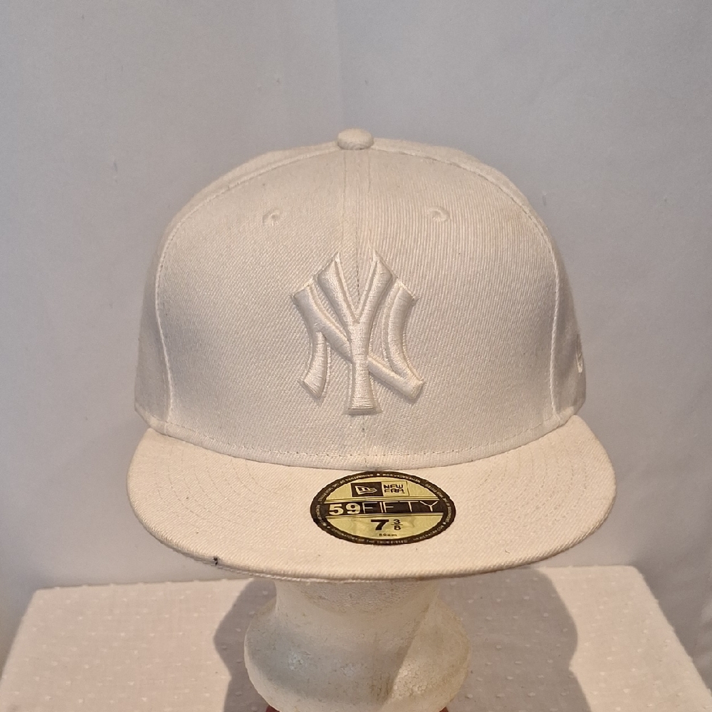 New Era White On White Yankees Baseball Cap Size 7 3/8